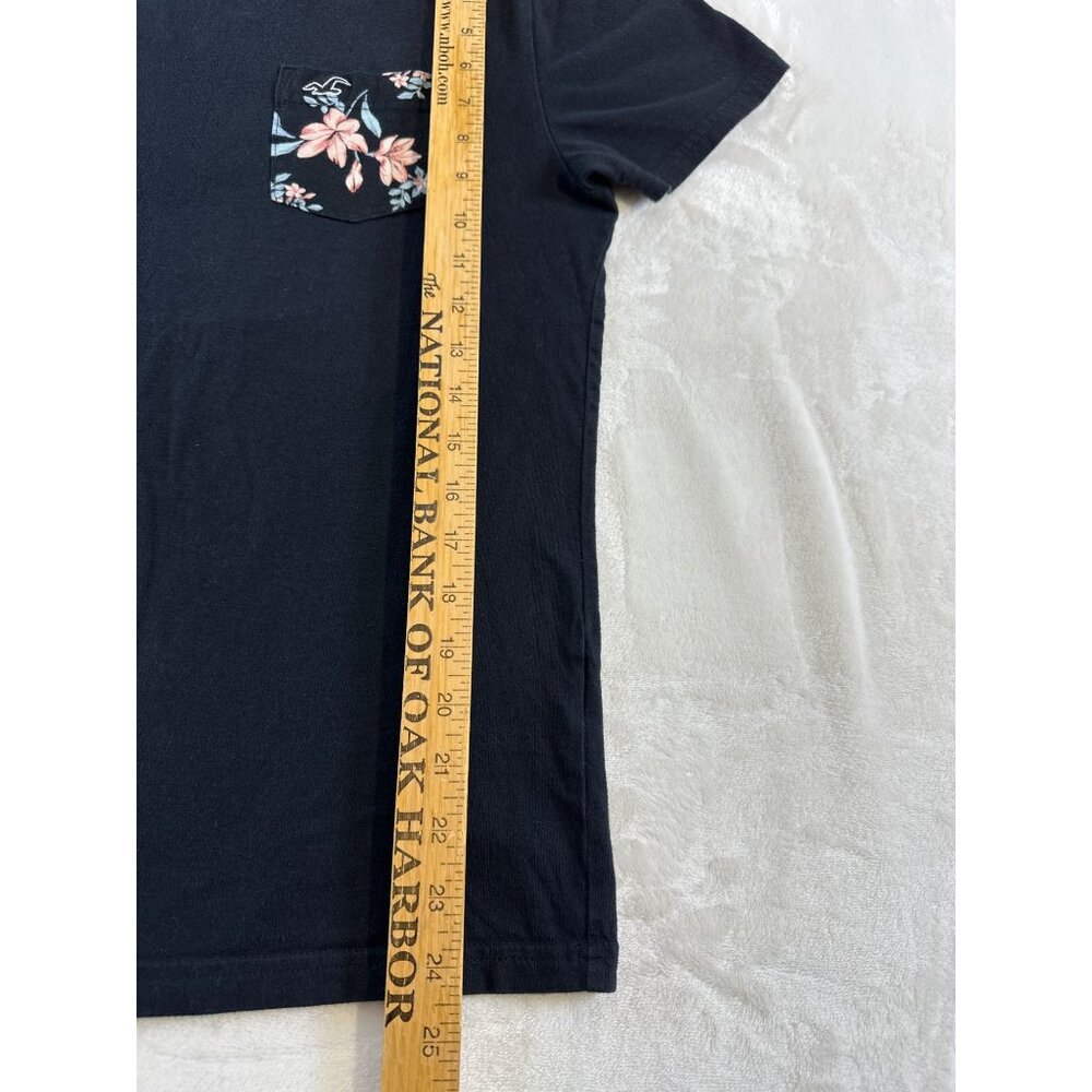 Hollister Mens Navy T-Shirt With Floral Pocket Design Size XS 100% Cotton - Picture 4 of 5